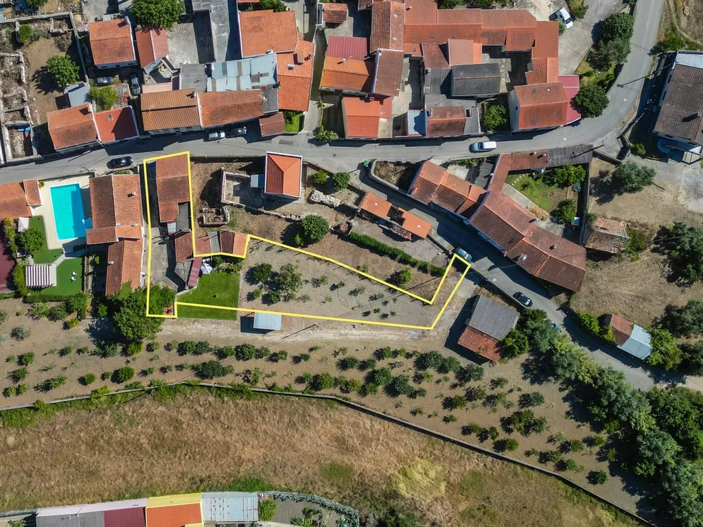 Casa antiga para recuperar com terreno e árvores de fruto, Alhadas, Figueira da Foz. - Image 37