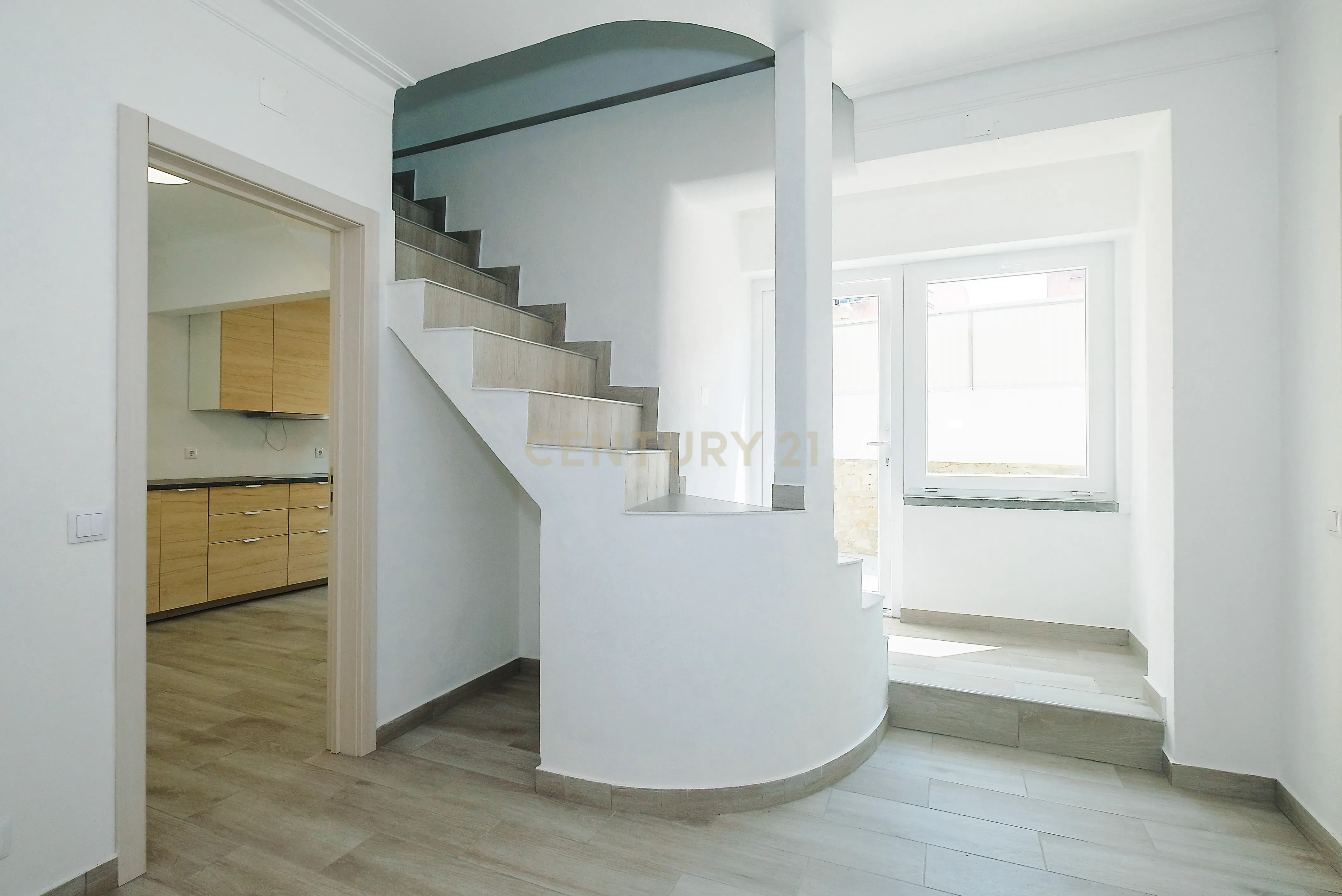Fotografia 8 de Moradia T4 Renovada no Estoril | Conforto, Espaço e Excelente Localização