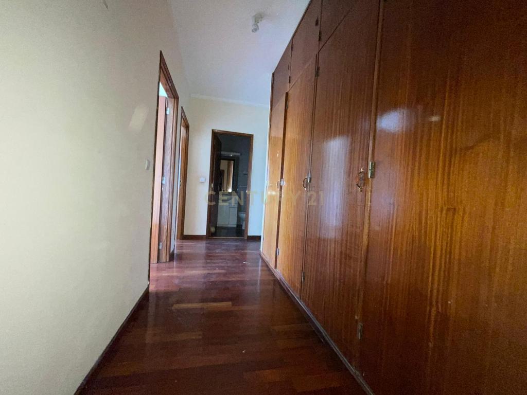 T3 em Vilar de Andorinho - Image 11