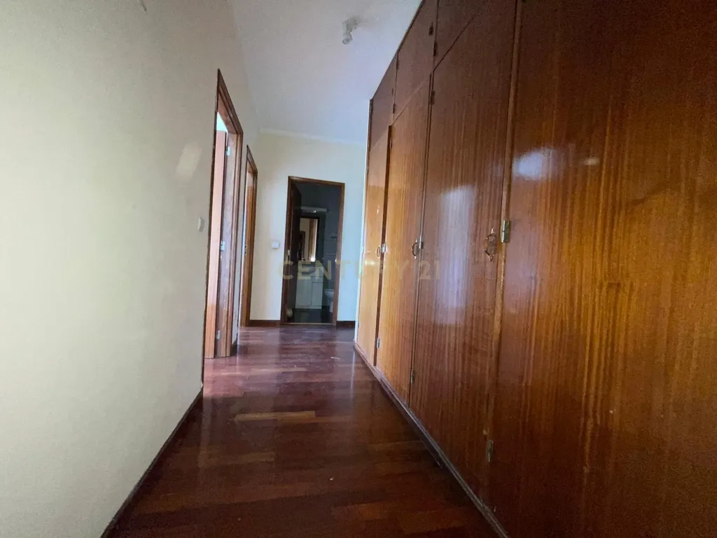 T3 em Vilar de Andorinho - Image 11