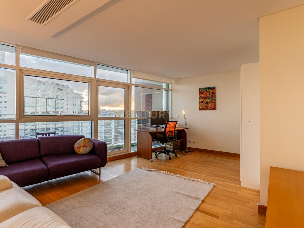 T3 Duplex na Torre de São Rafael com Vista Deslumbrante sobre o Tejo no Parque das Nações - Image 4