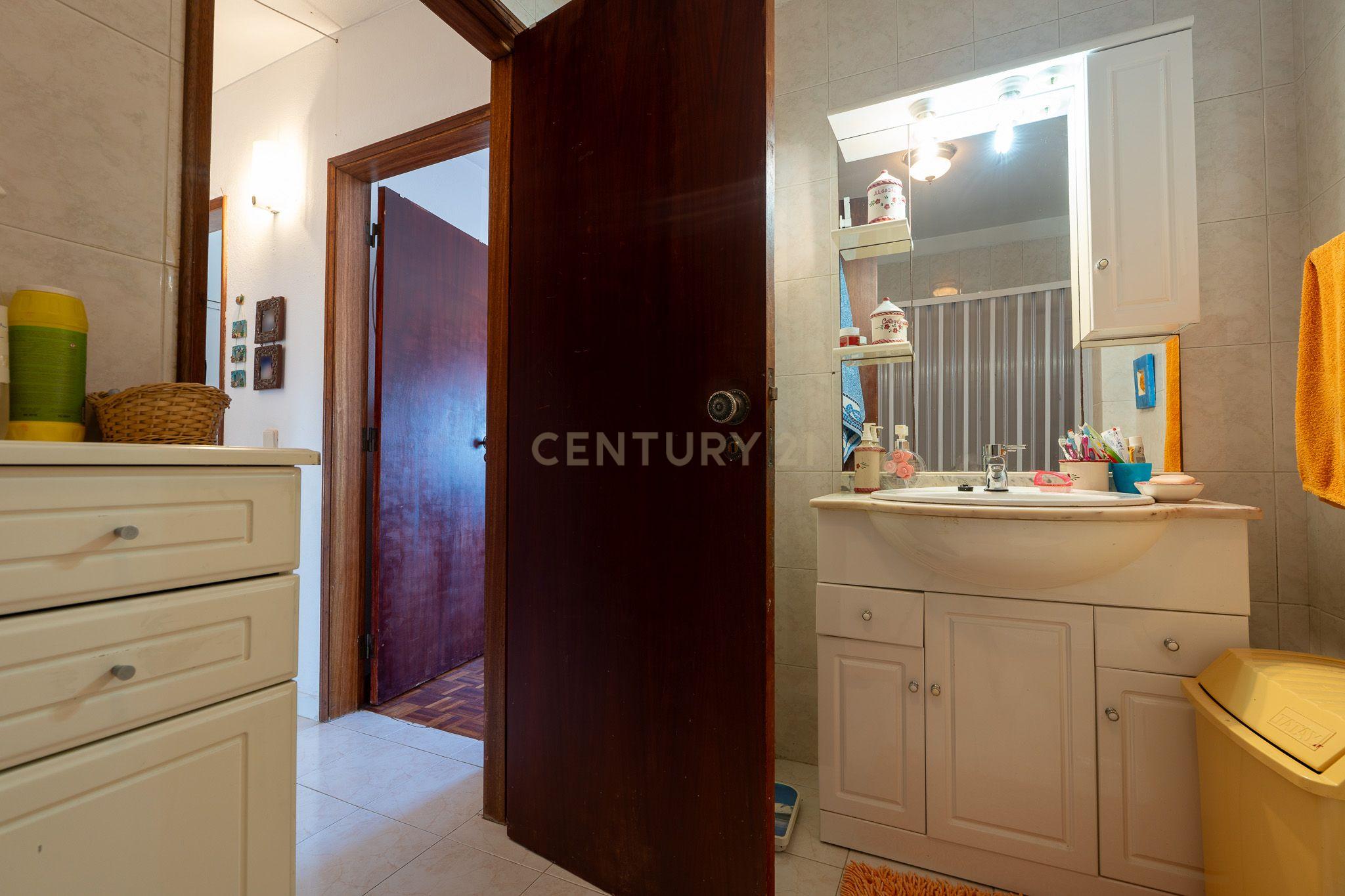 **Fantástico apartamento T4 com arrecadação*** - Image 18