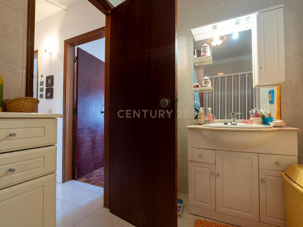 **Fantástico apartamento T4 com arrecadação*** - Image 18