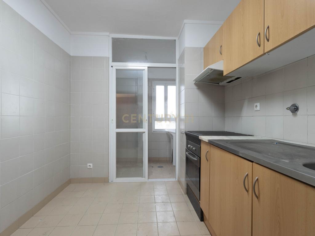 Conforto e Funcionalidade: T2 com Garagem em Ermesinde - Image 17