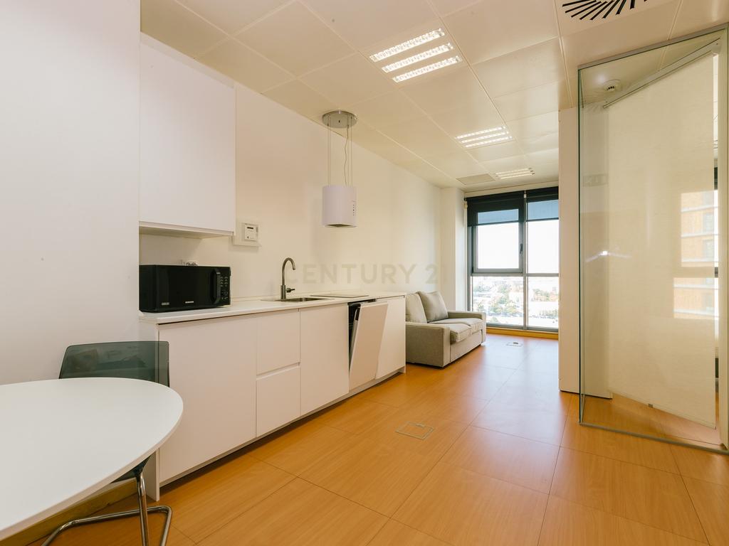 Escritório Transformado em Estúdio com Vista Panorâmica em no Parque das Nações - 390.000€ - Image 1