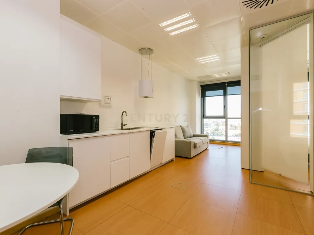 Escritório Transformado em Estúdio com Vista Panorâmica em no Parque das Nações - 390.000€ - Image 1