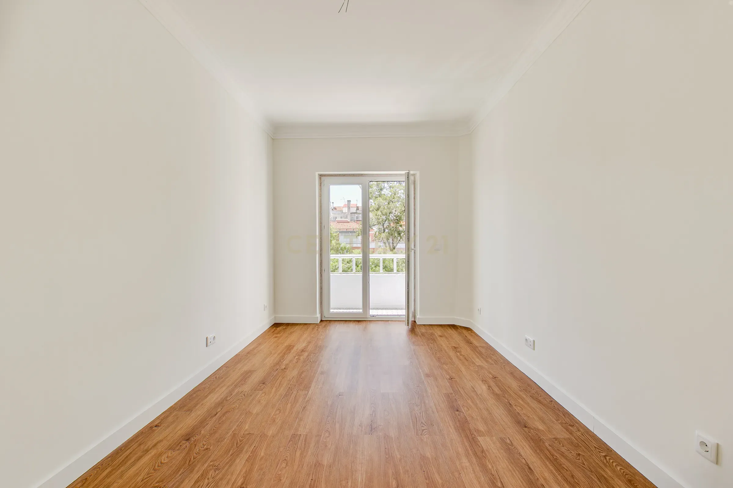 Apartamento T2 Remodelado em São Domingos de Benfica, Lisboa - Image 9