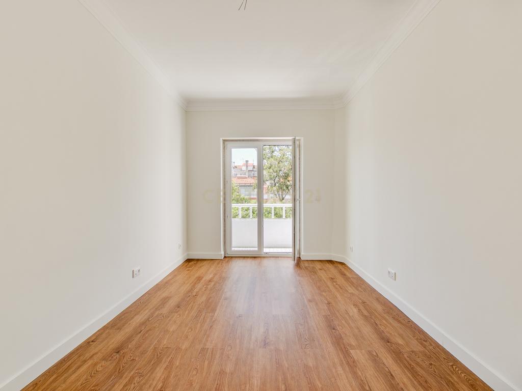 Apartamento T2 Remodelado em São Domingos de Benfica, Lisboa - Image 9