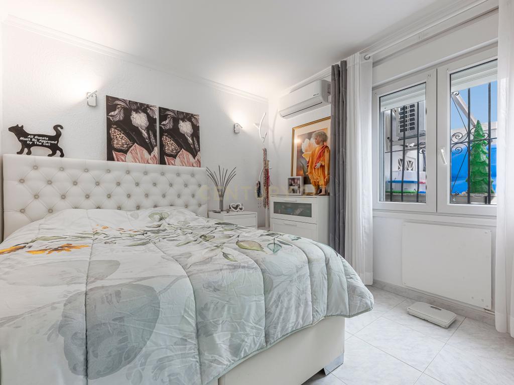 Oportunidade em Marbella: Propriedade nua de casa com jardim a poucos metros da praia - Image 15