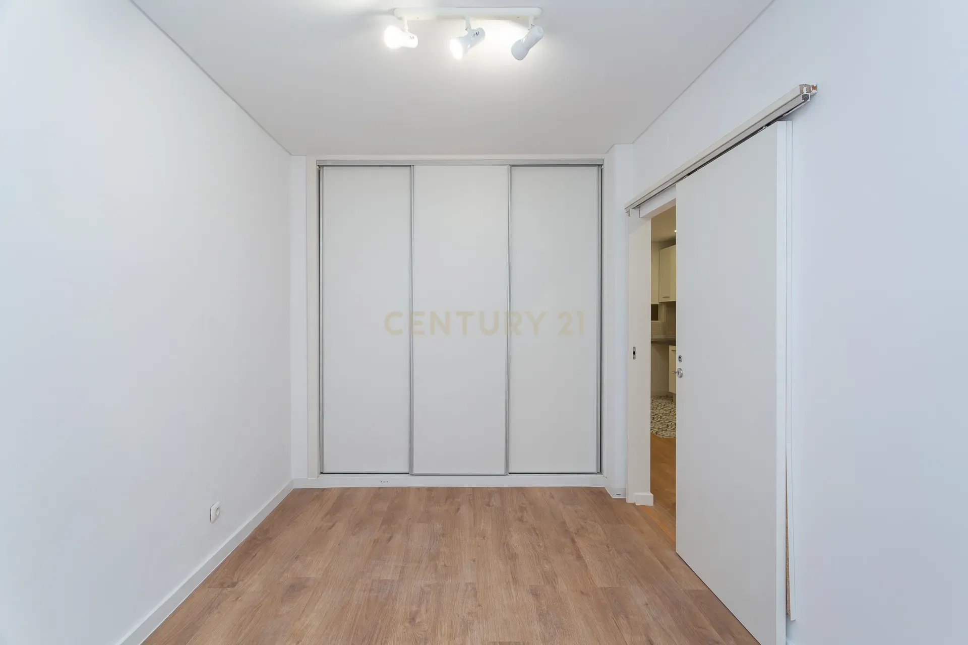 🏡 Apartamento T1+1 na Bica – Viva no coração histórico de Lisboa - Image 4