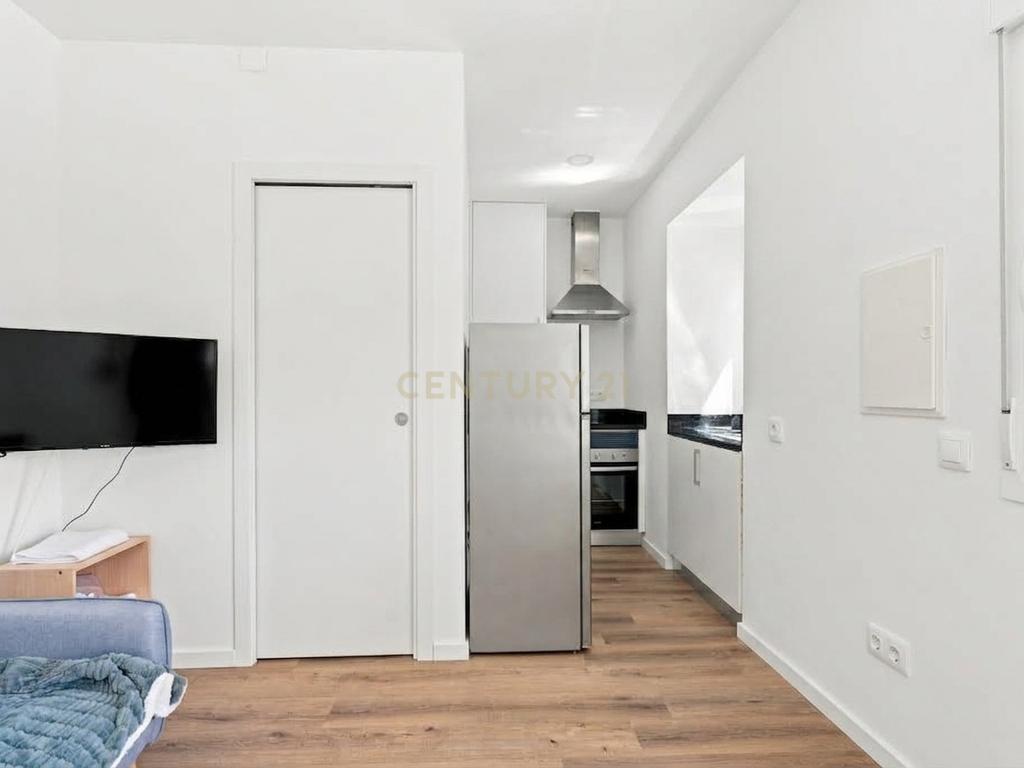Moradia T1 Térrea Renovada com Espaço Exterior - Image 3