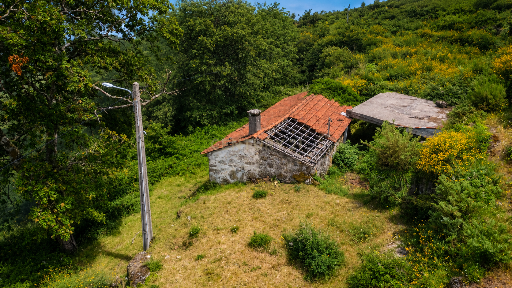 Fotografia 4 de **Oportunidade no Gerês: Terreno de 850 m² com Ruína em Valdreu, Vila Verde**
