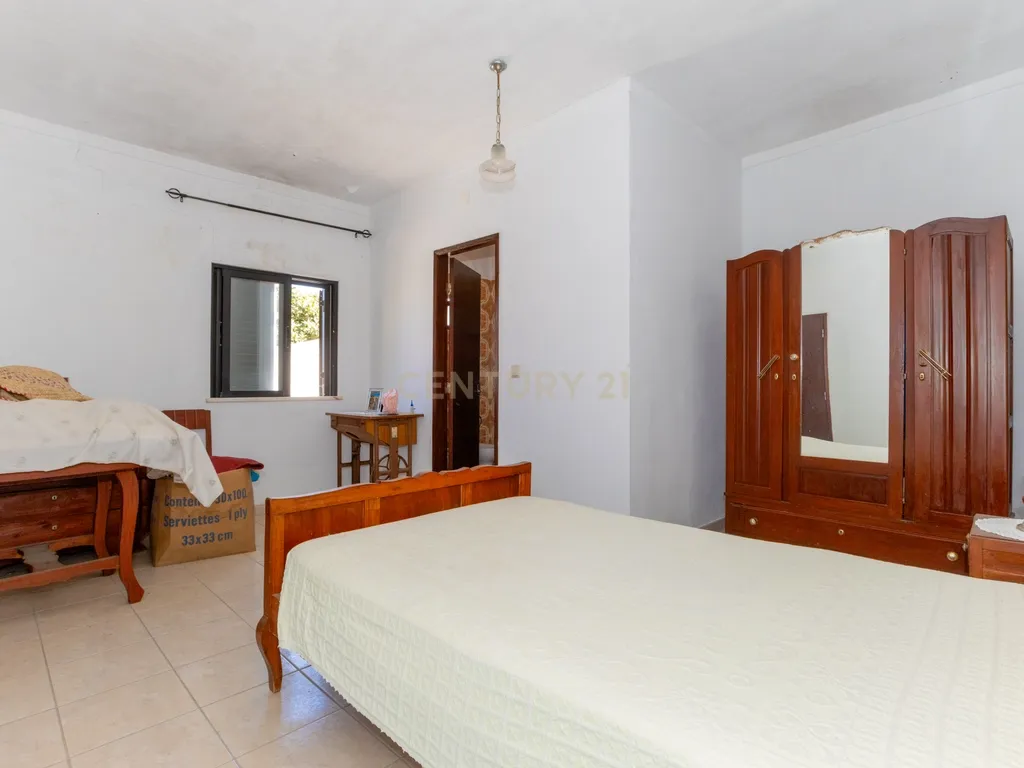 Moradia com 3 Quartos, Quintal e Garagem em Santana da Serra - Image 12