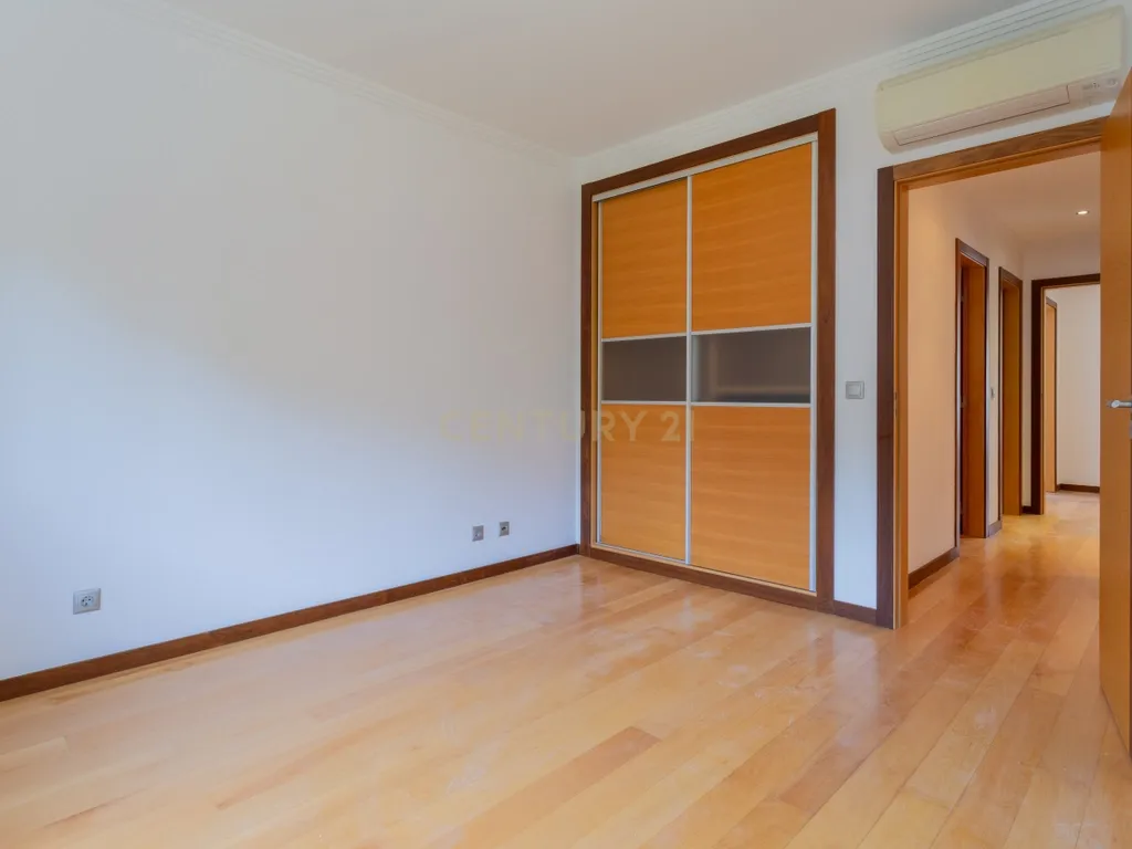 Luxuoso apartamento no Monte Estoril, Cascais com Vista Panorâmica e Acessos - Image 23