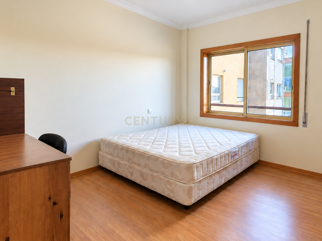 T2 com garagem e varanda | Costa Cabral, Porto - Image 16