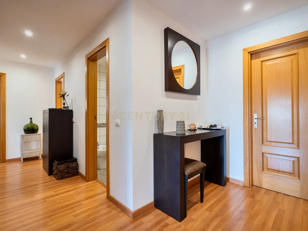 Excelente T3 em Lagoa | Localização Privilegiada perto de Tudo - Image 24