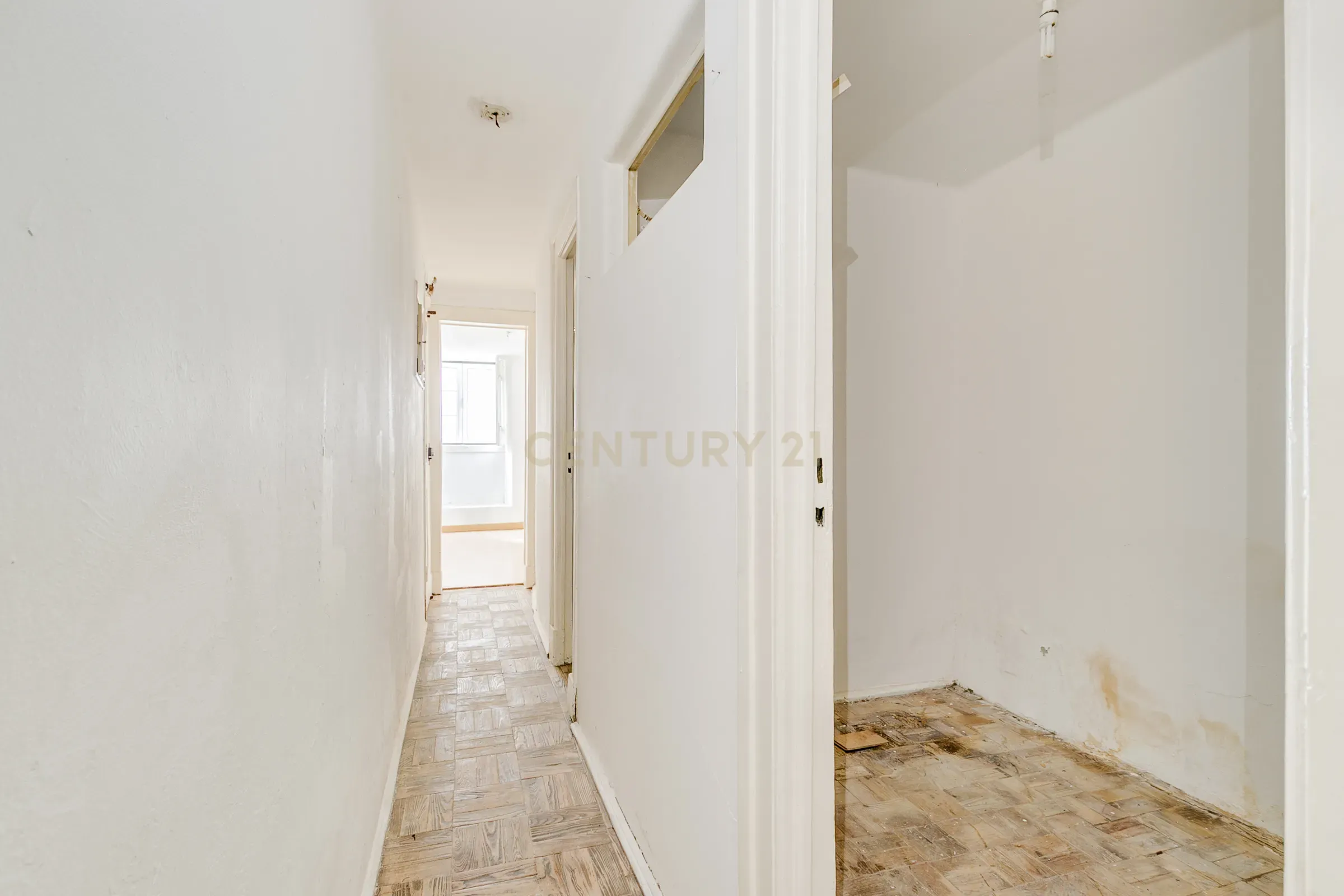 Apartamento no Coração do Príncipe Real – Lisboa - Image 17