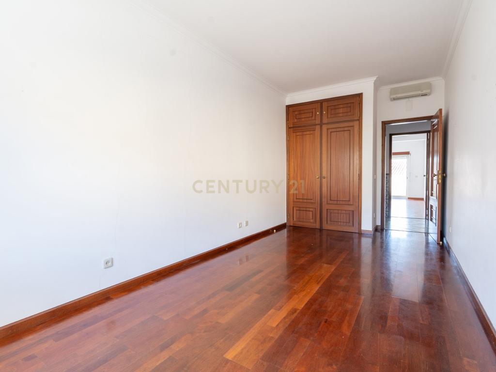 Apartamento T2+1 - C/ terraço - Image 17