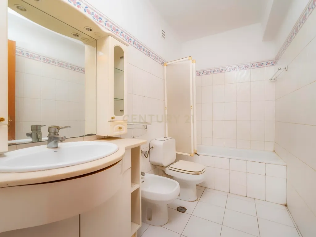 Apartamento T4 Excelente Localização Centro de Albufeira. - Image 6