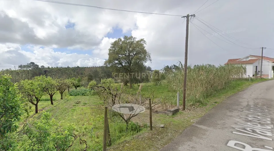 Terreno com 3.083 m² e viabilidade para construção de 2 moradias - Image 11