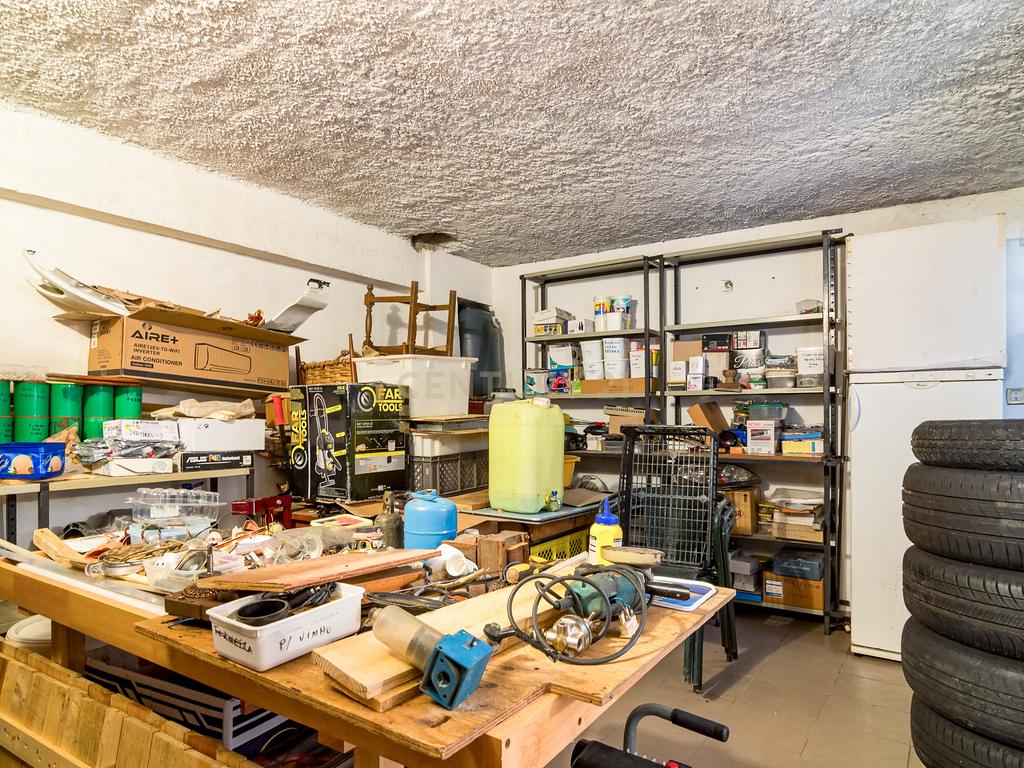 Moradia T3 em Porto Salvo | 213 m² | Garagem | Pátio e Jardim - Image 48