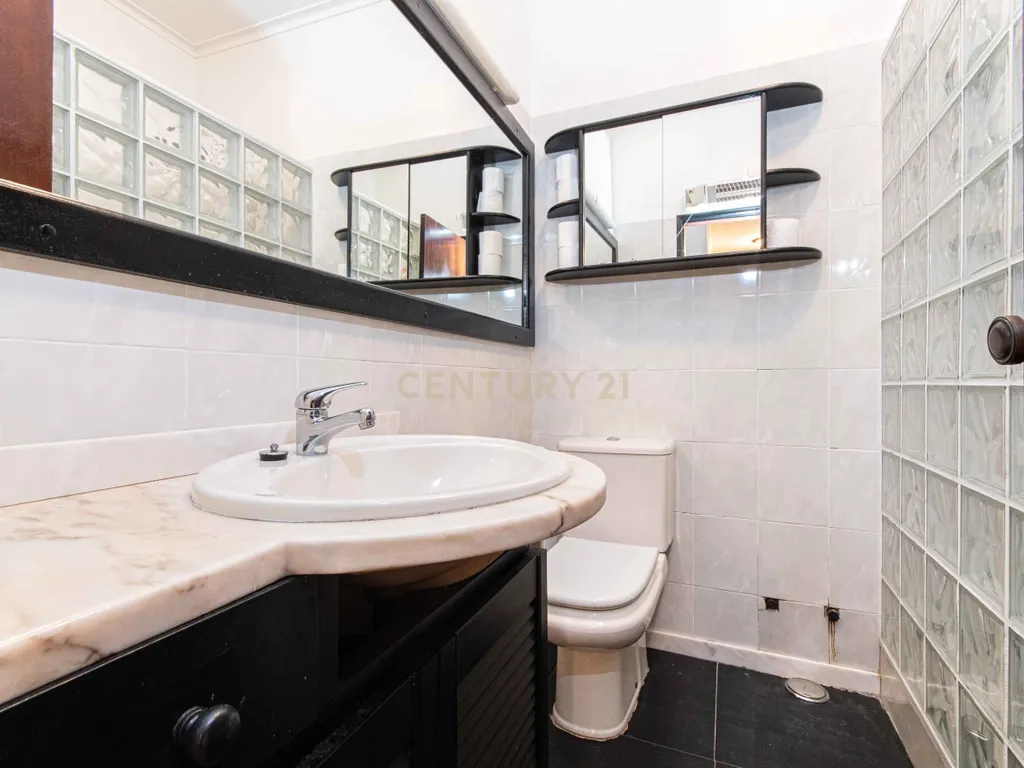 Apartamento T3 + 74m2 de área extra em Agualva-Cacém - Image 18