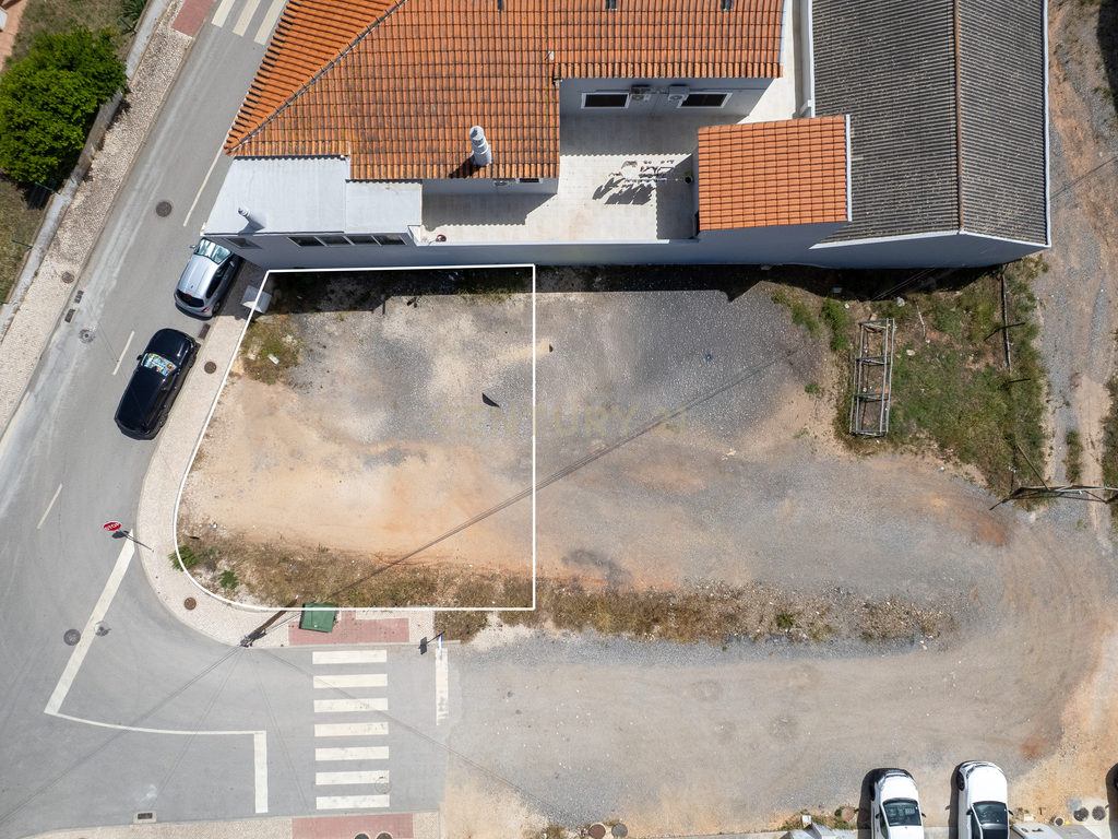 Lote de 180m2 para Construção - Image 1