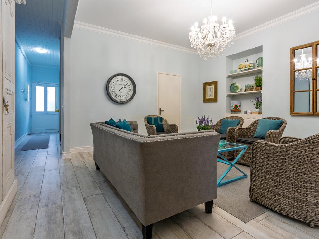 Casa Renovada com Vista para a Cidade em Ponta Delgada - Image 6
