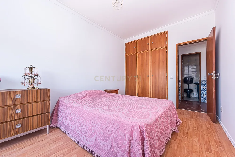 Apartamento T3 em bom estado de conservação com áreas generosas, S. Sebastião, Setúbal - Image 15