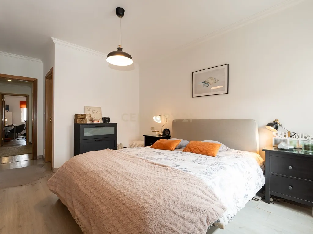 * ESPECTACULAR APARTAMENTO NO CENTRO DE MAFRA, COM VARANDA E PARQUEAMENTO * - Image 32
