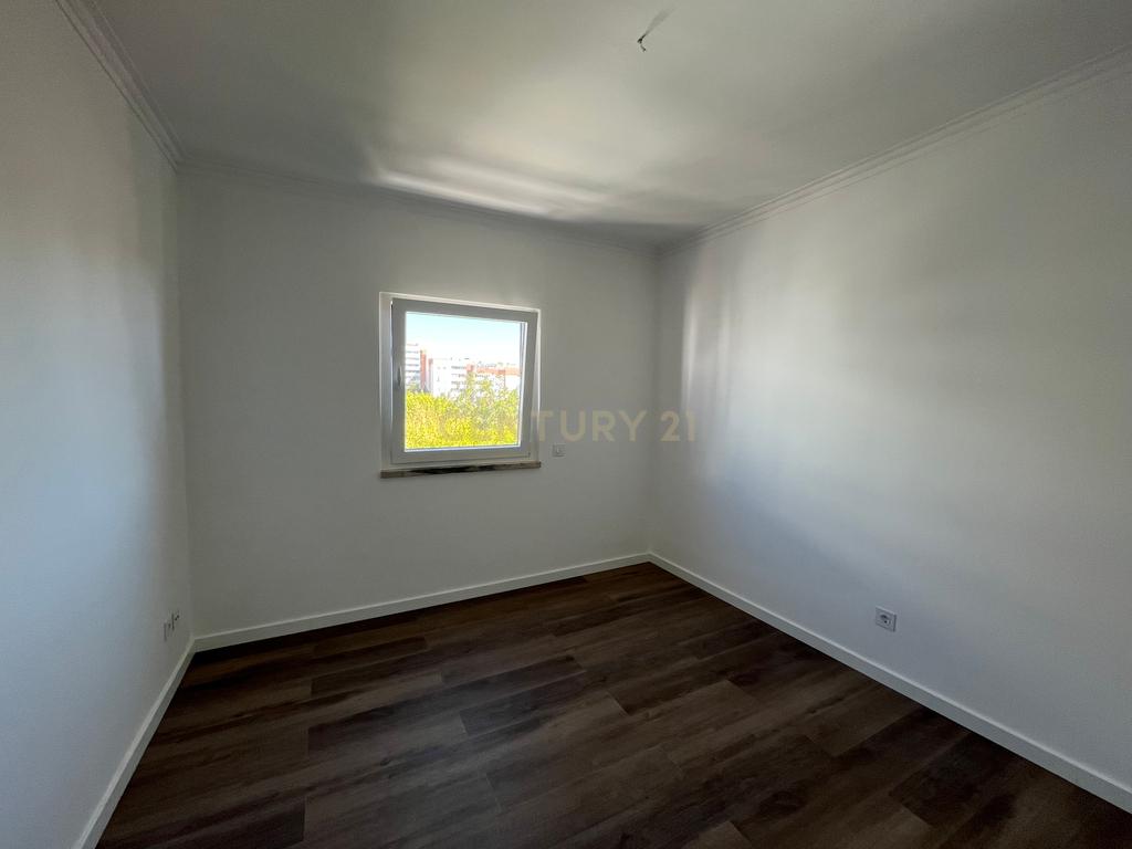 Apartamento T2 totalmente Remodelado. - Image 45