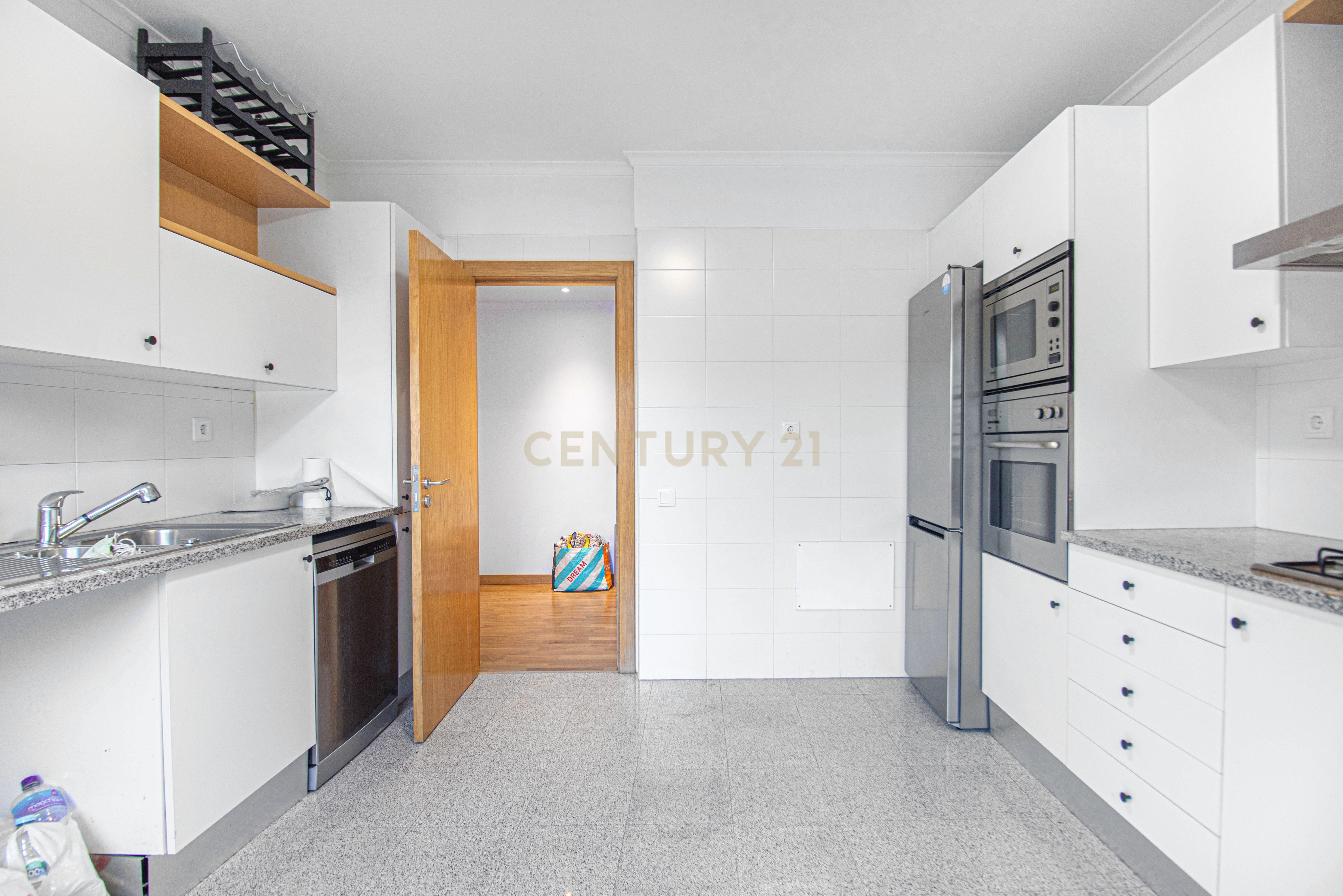 Fotografia 8 de Apartamento T3 em Carnide com Garagem