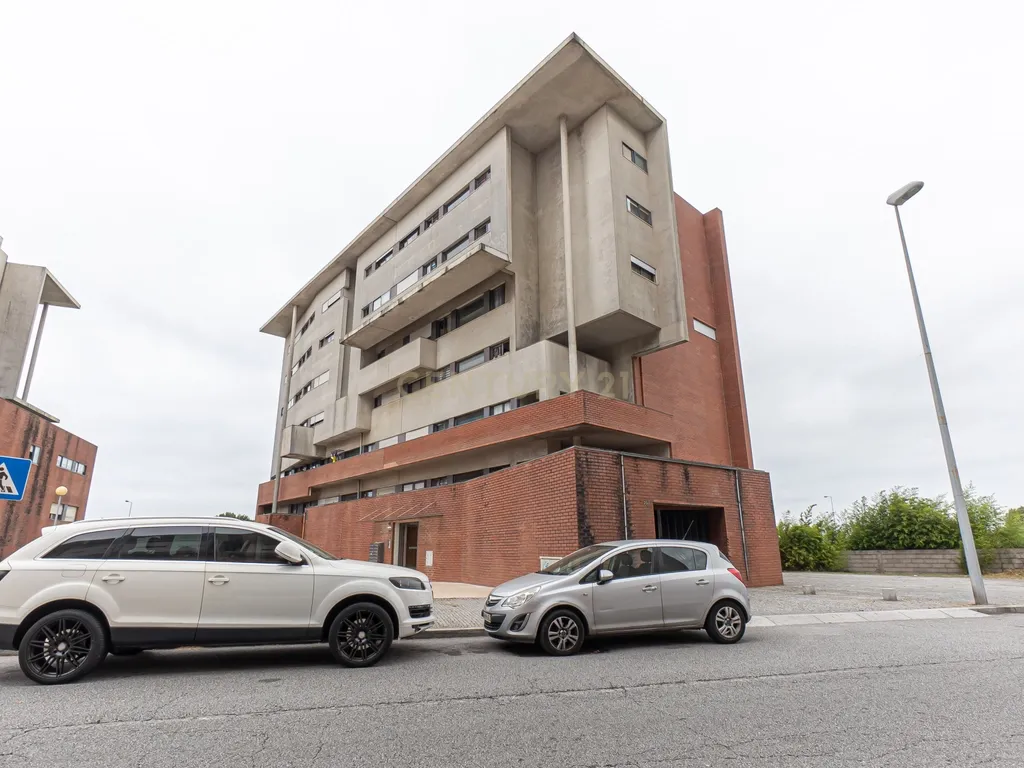 T2 Remodelado e Mobilado em Perafita, Matosinhos com Vista Panorâmica - Image 18