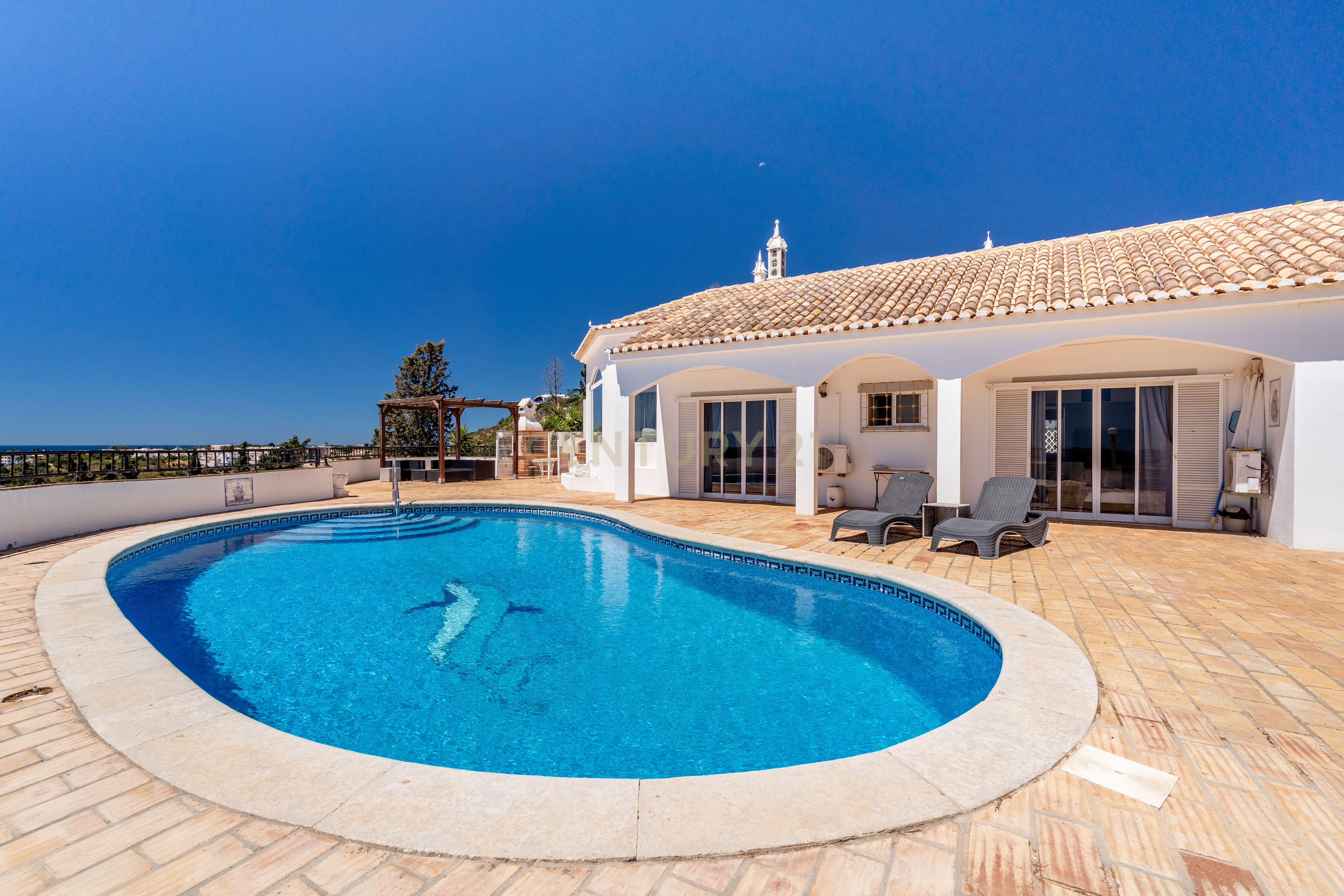 Fotografia 9 de Moradia com Vista Panorâmica para o Mar e Marina de Albufeira | Terreno urbano de 5.268 m² no Cerro d'Águia