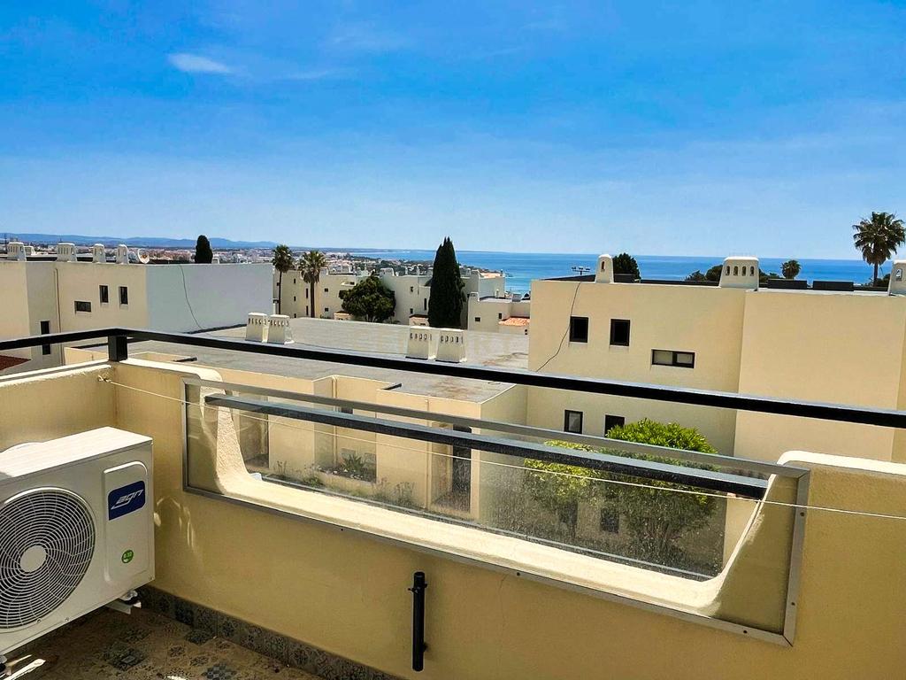 Apartamento T0 Totalmente Renovado - Image 1