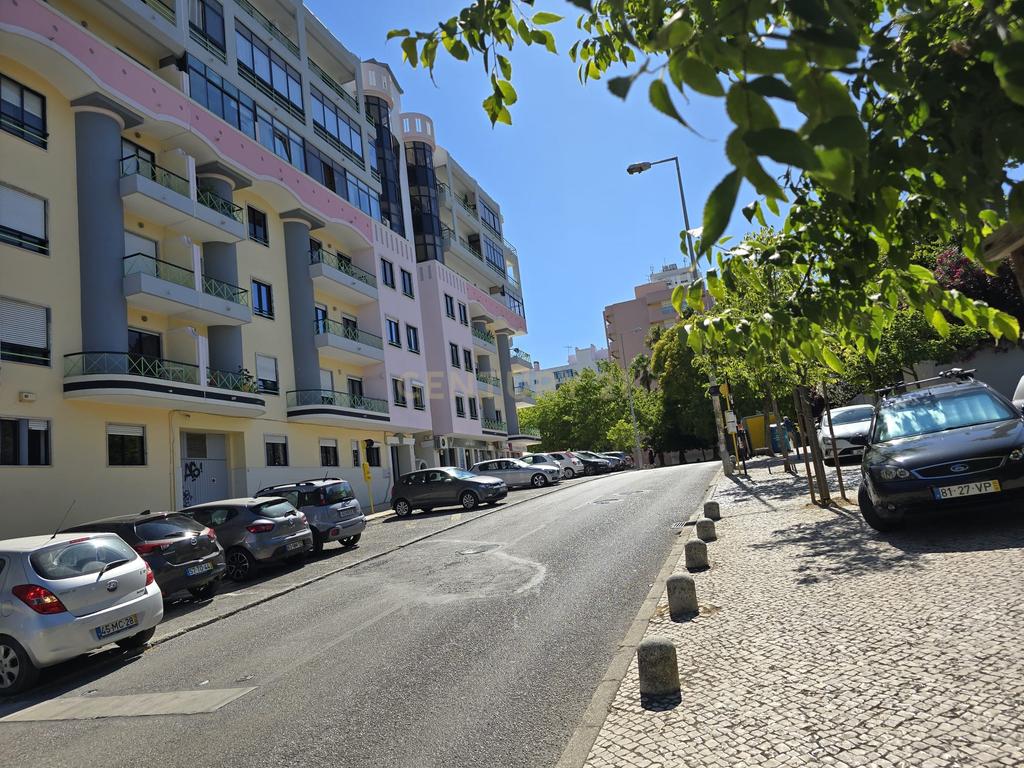 Apartamento  T3 em  Almada  Rua Ramiro Ferrão - Image 10