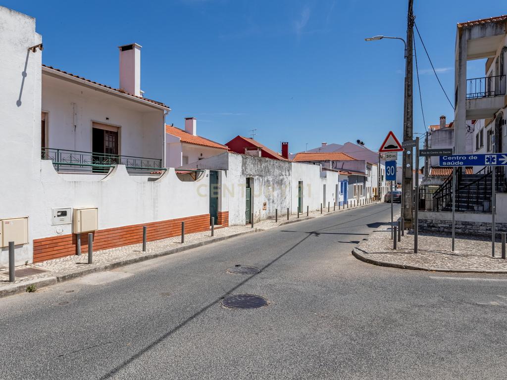 Espaçosa Moradia T3 em Azambuja, Lisboa - Image 16