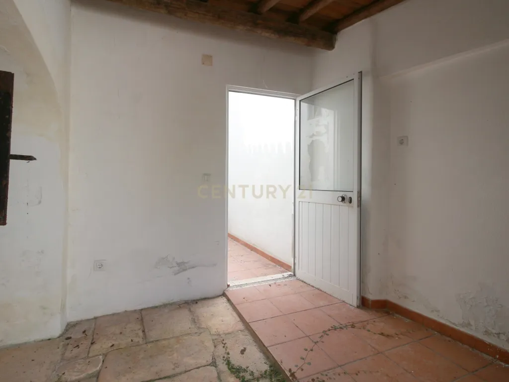 Apartamento e arrumos para venda em Borba - Image 14