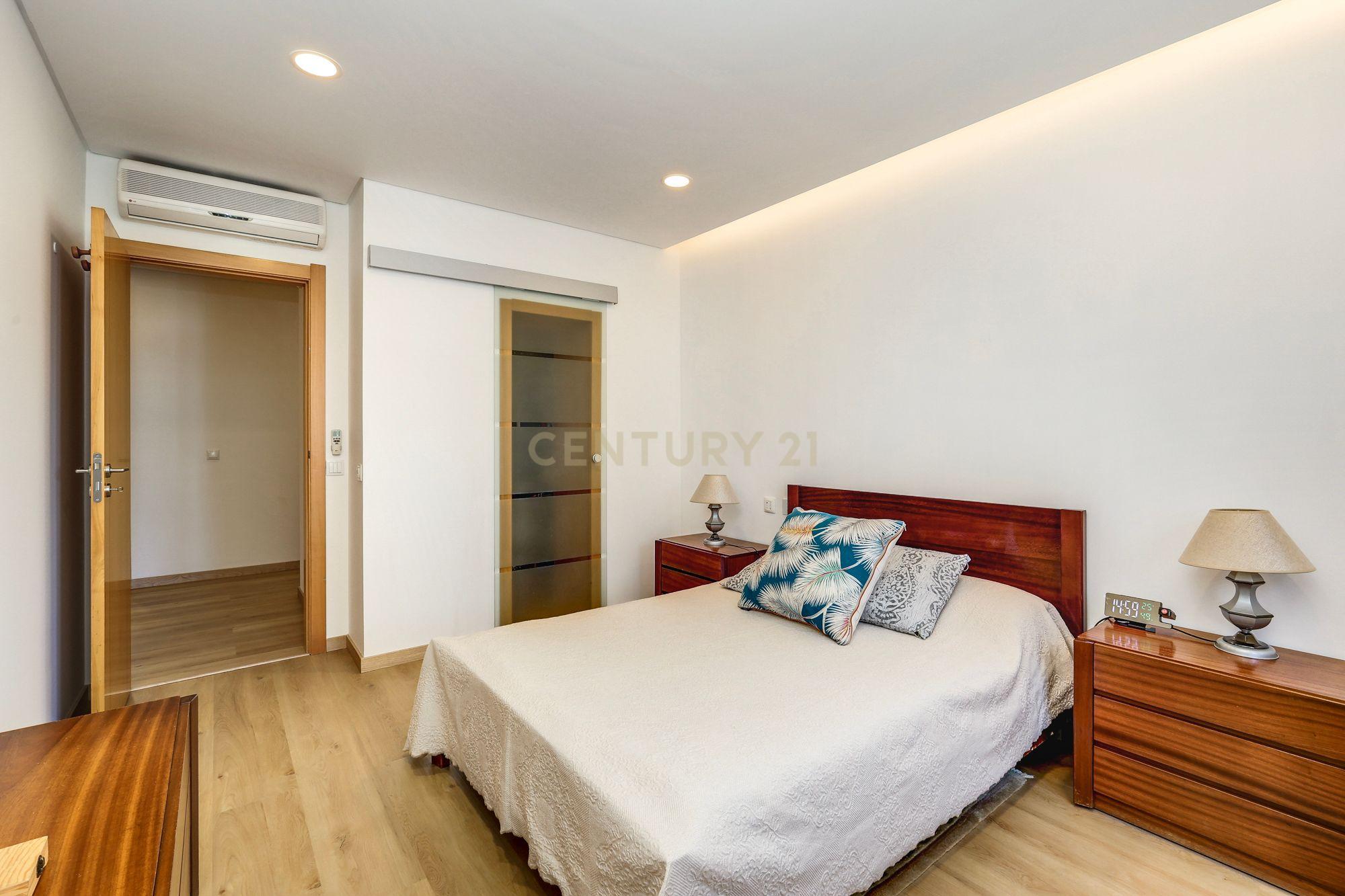 Fotografia 12 de T3 com 3 lugares garagem - Casas do Lago