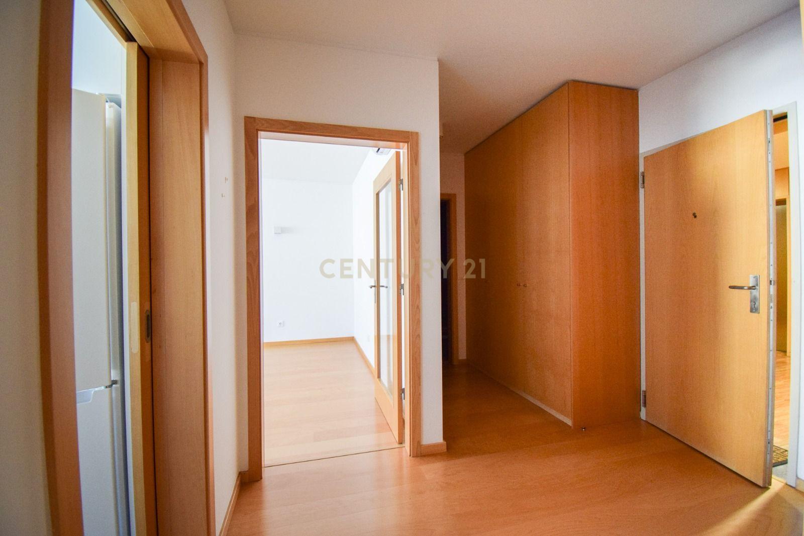 Apartamento T2 Quinta da Portela ( Mondego Residence)em Coimbra com Varanda e Serviços Exclusivos - Image 9