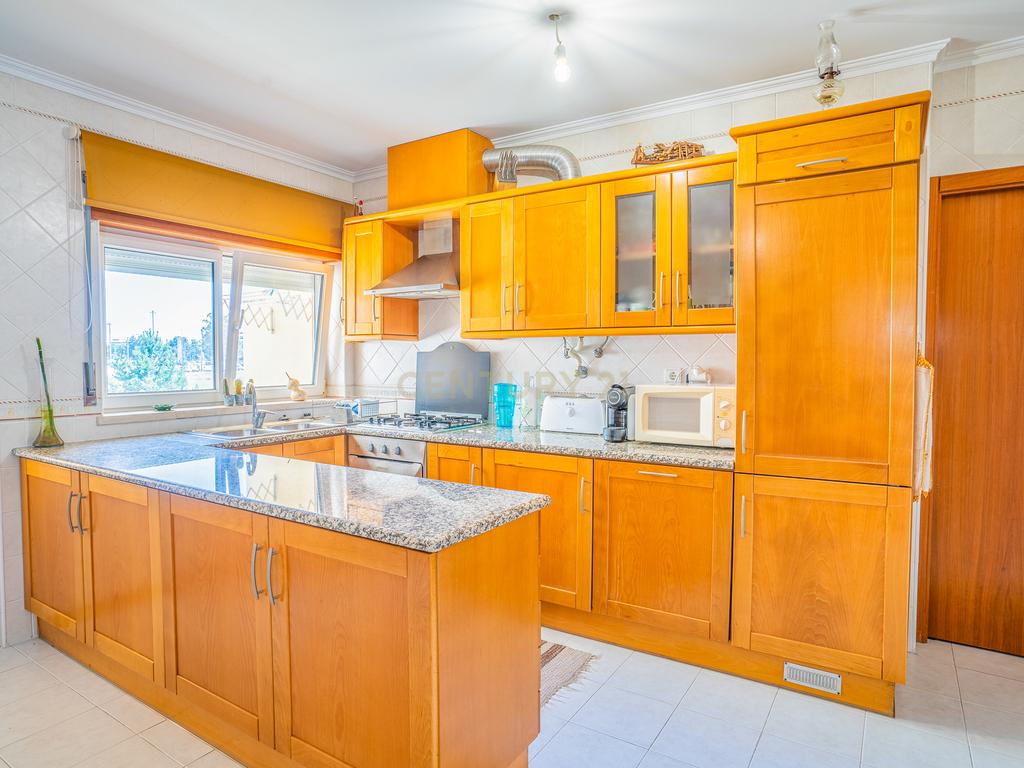 Apartamento T3 com garagem - Cidade Nova, Caldas da Rainha - Image 7