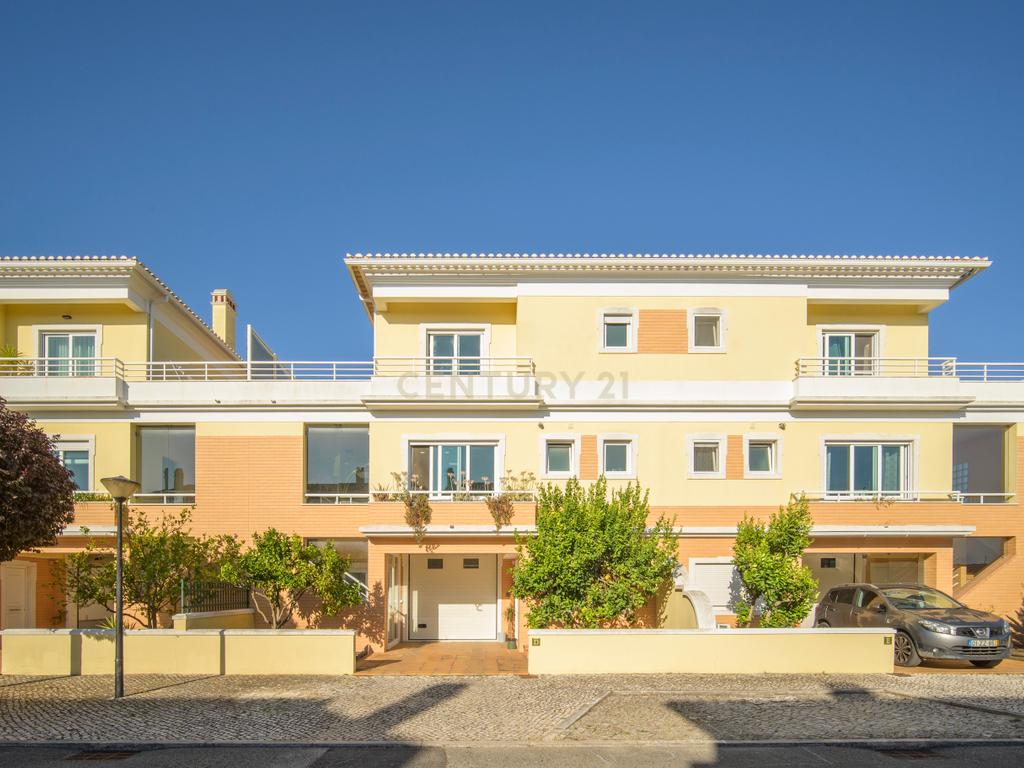 Moradia T3+1 | Mobilada | Condomínio Privado com Piscina e Parque Infantil - Albarraque - Image 2