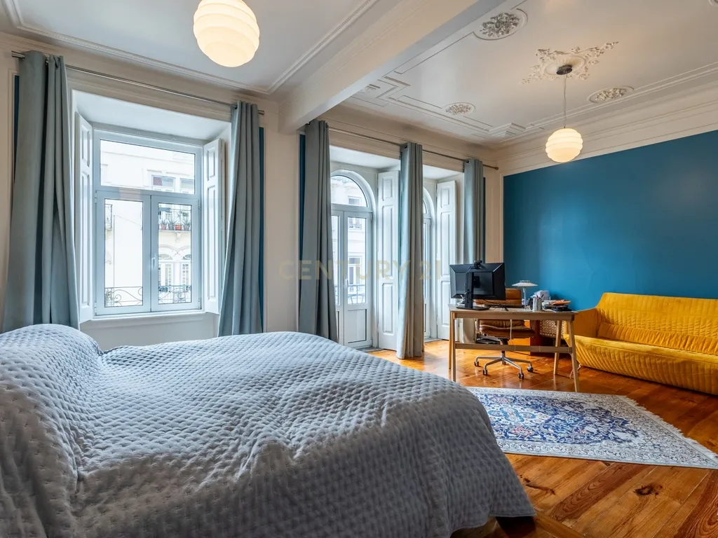 Apartamento T4 Renovado em Santo António, Lisboa — Onde a elegância se sente em cada detalhe - Image 4