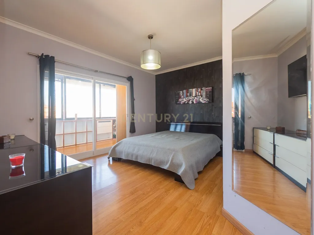 Exclusivo T2 com Vista Panorâmica de Excelência | Massamá Norte - Image 35