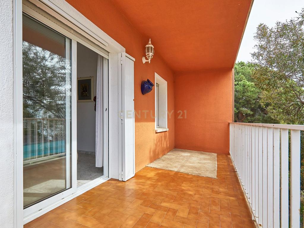 Moradia com vista para o mar e 3 habitações independentes em Canet de Mar - Image 45