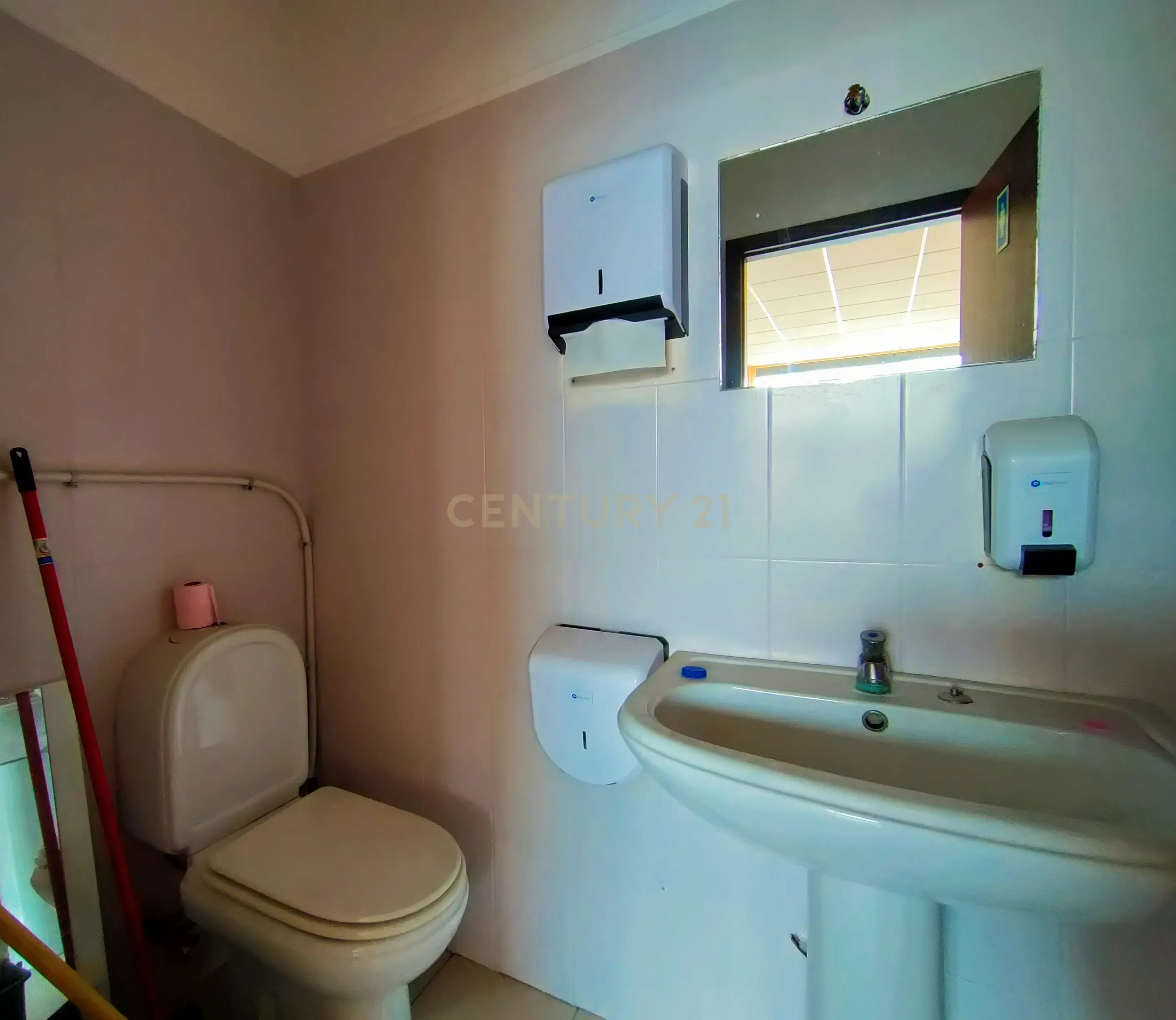 🏢 Loja com Cave para Comércio – Oportunidade Única em Azurara, Vila do Conde! 🏢 - Image 24
