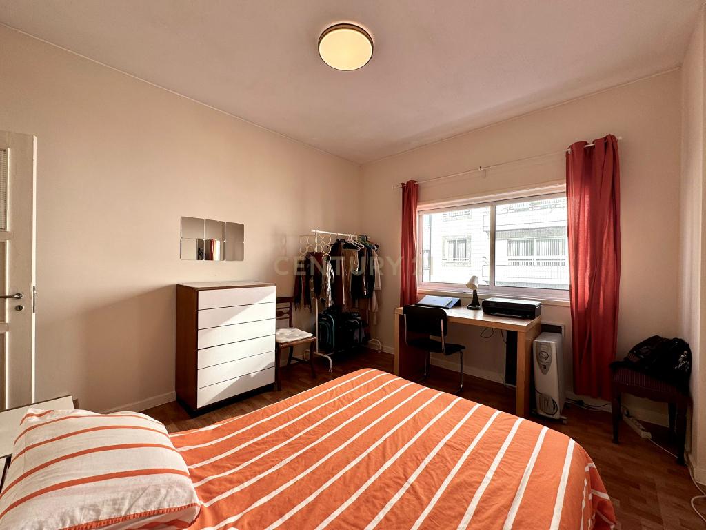 Fantástico Apartamento T2 com Varandas no Centro do Porto - Image 48