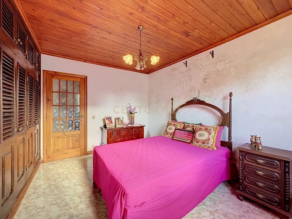 Moradia T3+1 térrea com garagem, jardim e amplo terreno — Aflitos, Fenais da Luz - Image 16