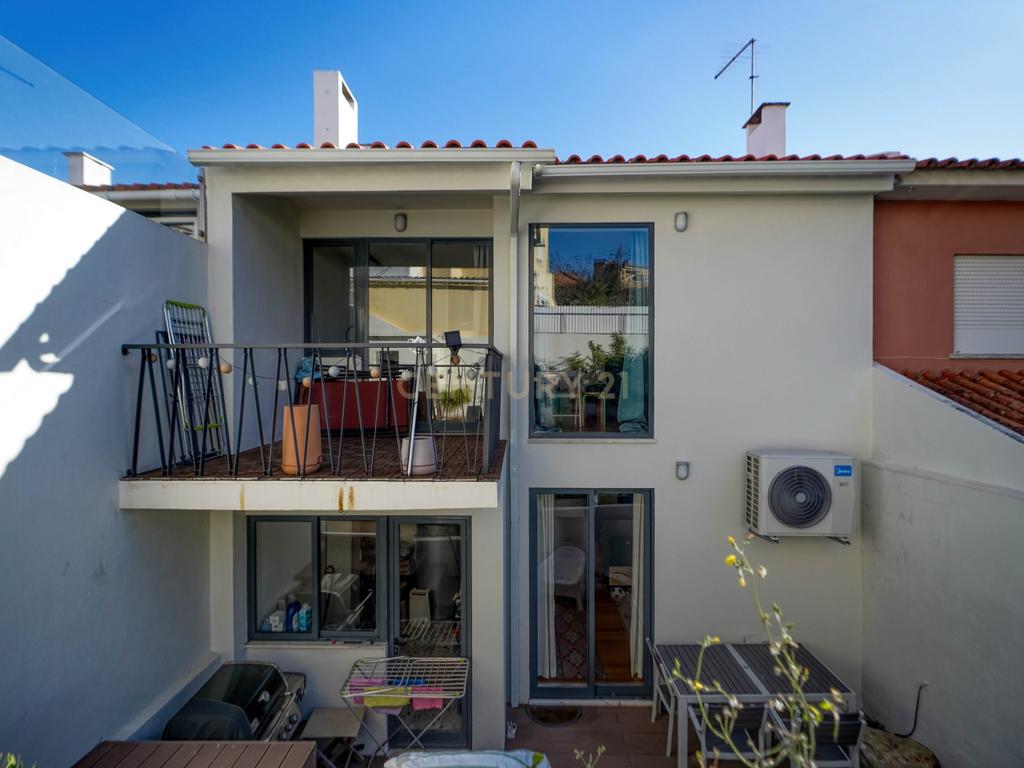 Moradia Bi Familiar em São João do Estoril - Image 17