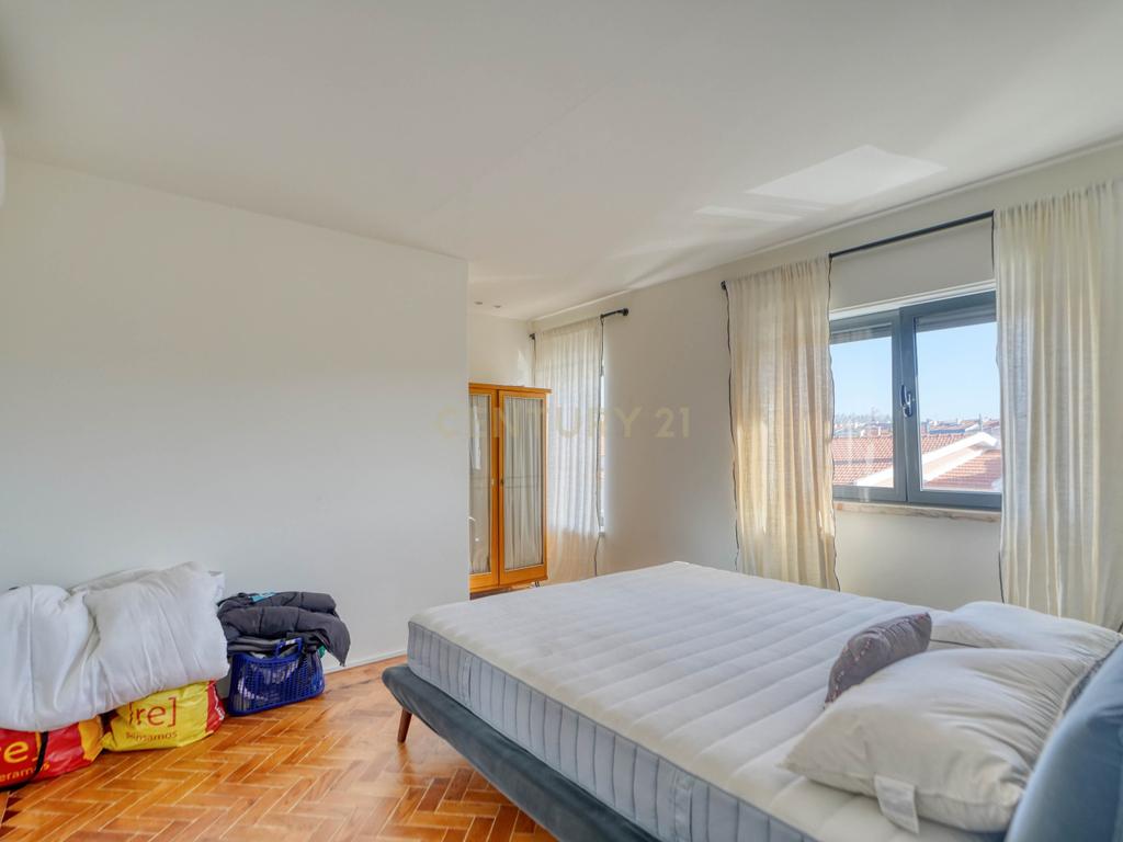 Moradia Bi Familiar em São João do Estoril - Image 23